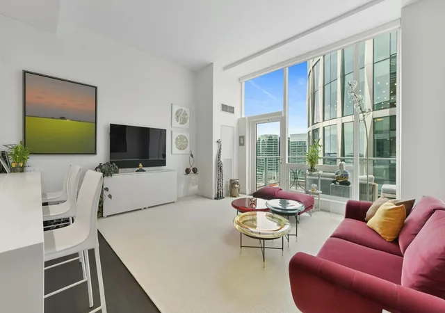 50-liberty-ph1g-boston-ma-02210/hzid_ce40f570