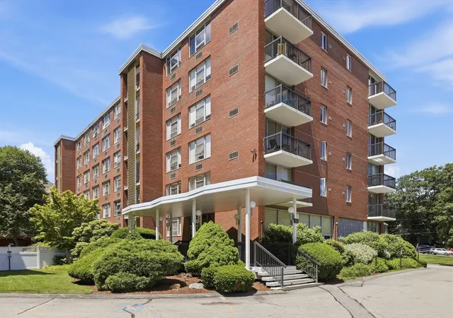 20-hammond-pond-pkway-201-newton-ma-02467/hzid_2cca4e26