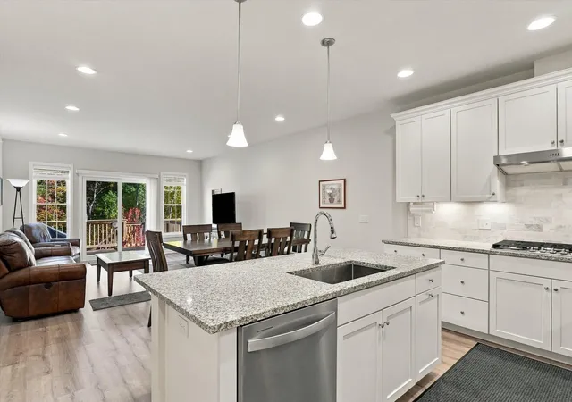 72-shannon-way-72-upton-ma-01568/hzid_9a47b135