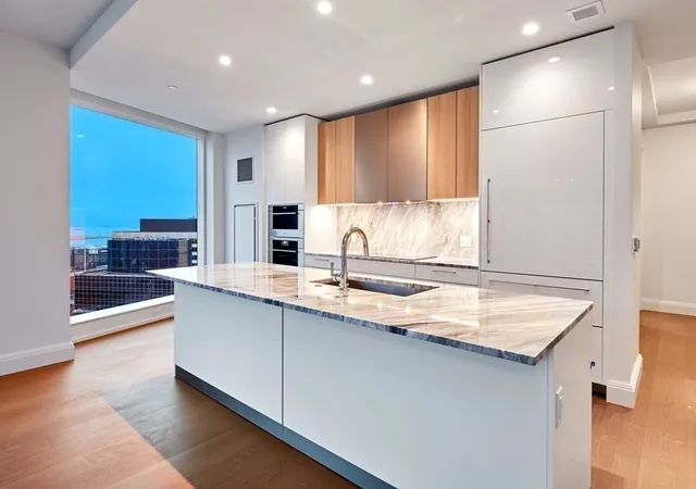240-devonshire-street-4212-boston-ma-02110/hzid_a7cb933e
