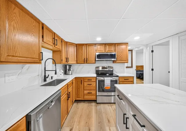 11-shadowbrook-ln-22-milford-ma-01757/hzid_135632a3