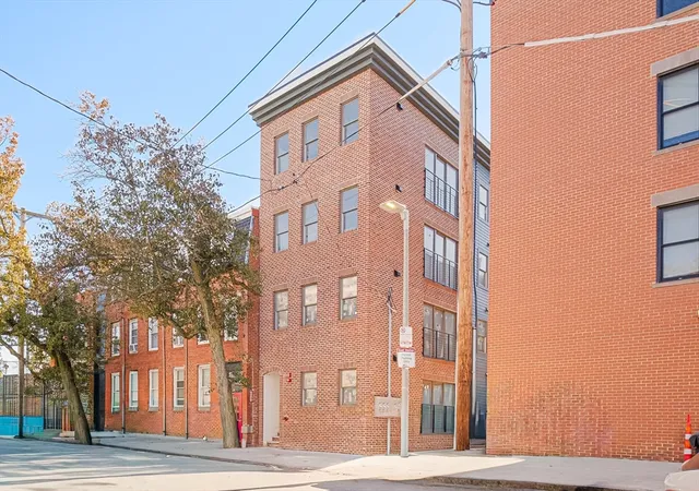 59-gove-st-boston-ma-02128/hzid_df32fadd