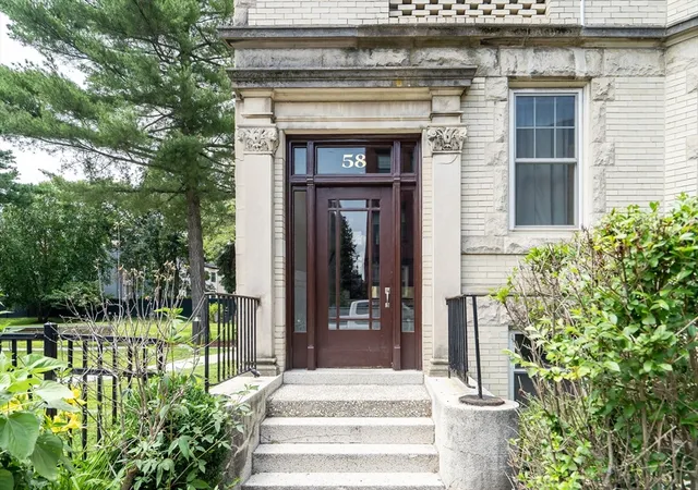 58-pleasant-street-6-brookline-ma-02446/hzid_7ccb6ffe
