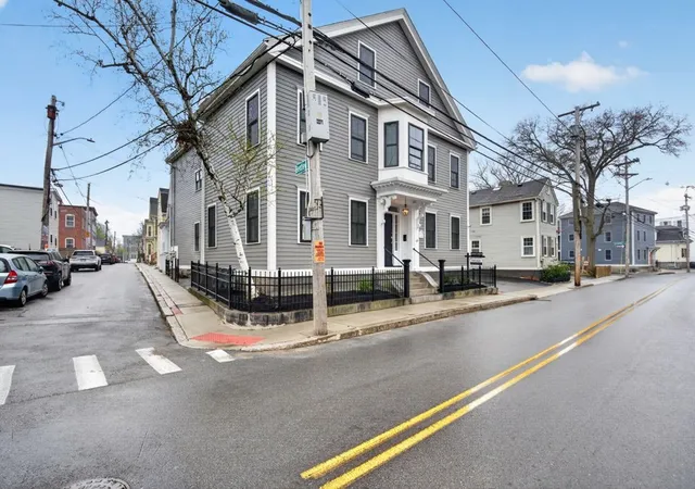 49-essex-st-2r-salem-ma-01970/hzid_1ae8bae8