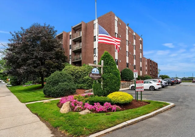 137-franklin-203-stoneham-ma-02180/hzid_c57bed22