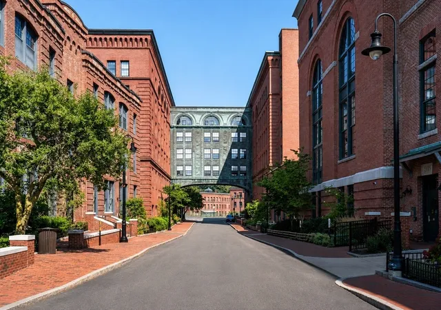 1243-adams-street-303-boston-ma-02124/hzid_d41f1054