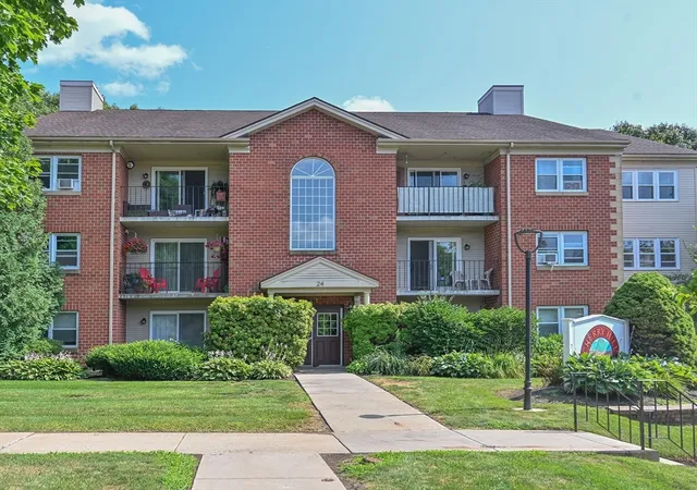 24-maple-crst-cir-f-holyoke-ma-01040/hzid_5da2f5b6