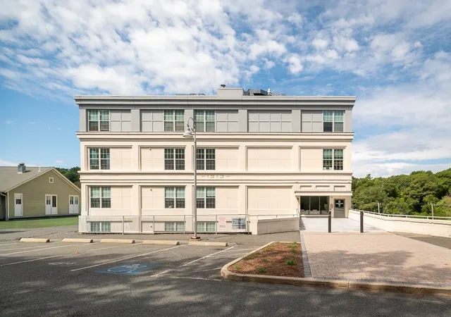 24-cobblestone-lane-401-gloucester-ma-01930/hzid_024639af
