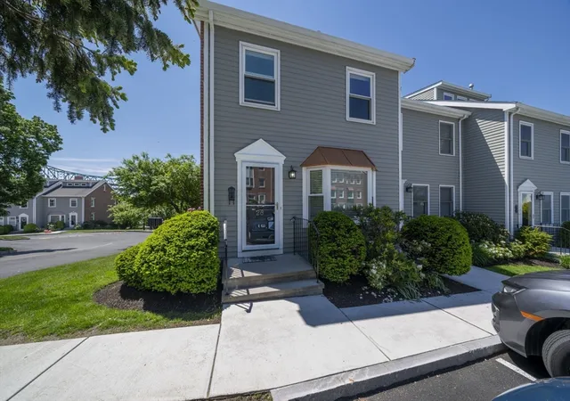 26-breakwater-dr-26-chelsea-ma-02150/hzid_d8fee1d9