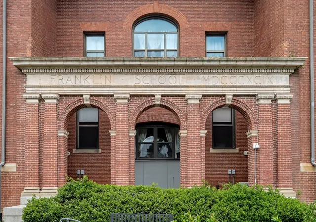 68-central-ave-304-medford-ma-02155/hzid_4e4bf2ab