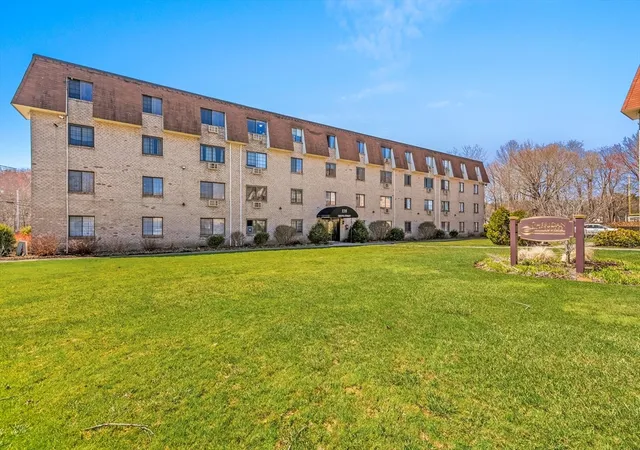 135-grove-st-135-rockland-ma-02370/hzid_f8bd6453