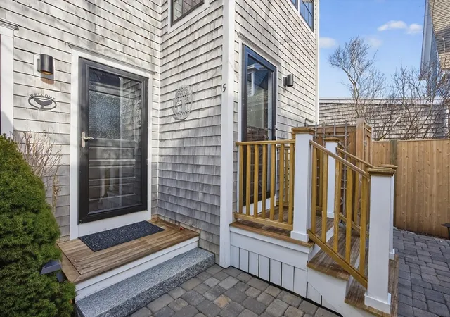 600-commercial-street-unit-5-provincetown-ma-02657/hzid_5aa1276d