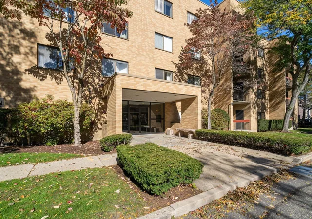 41-centre-st-204-brookline-ma-02446/hzid_f4def23c