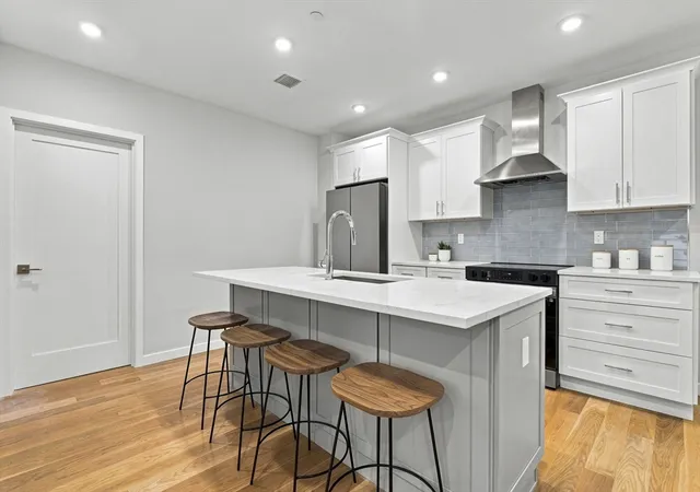 267-old-colony-206-boston-ma-02127/hzid_a817eb72