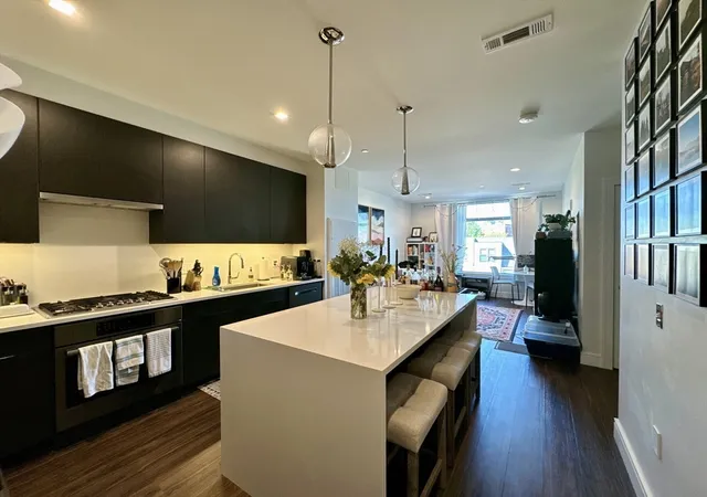 99-sumner-st-u305-boston-ma-02128/hzid_e23e8bd6