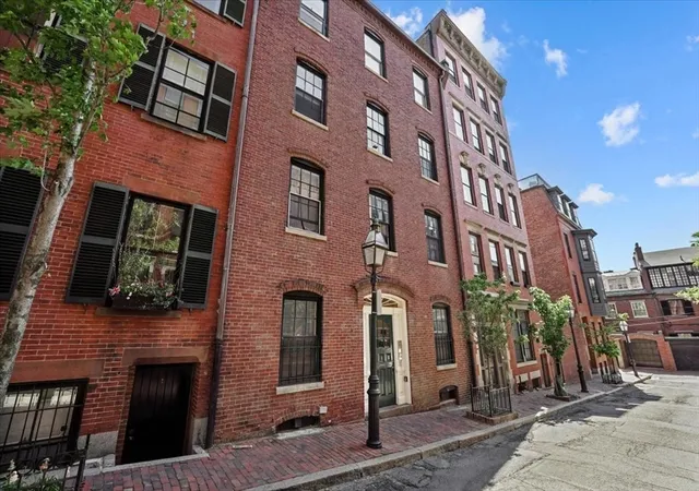 130-myrtle-st-boston-ma-02114/hzid_8ffb5381