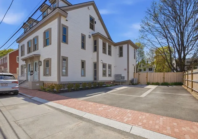 8-milk-street-unit-b-b-newburyport-ma-01950/hzid_232bad8d
