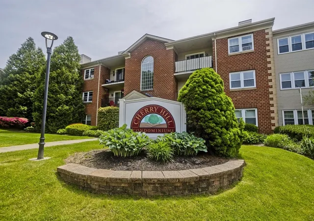 24-maplecrest-cir-d-holyoke-ma-01040/hzid_4eed4083