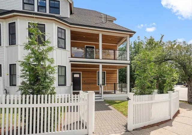 177-thorndike-st-1-brookline-ma-02446/hzid_d9483330