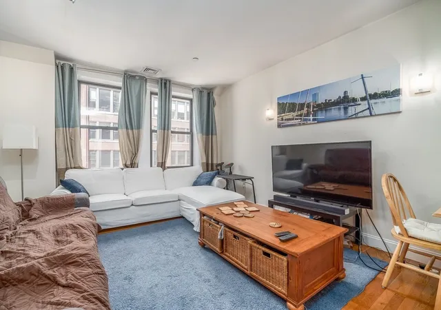 42-beach-st-6b-boston-ma-02111/hzid_3f6e5d9d