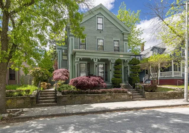 12-crown-st-worcester-ma-01609/hzid_2bd69cb9