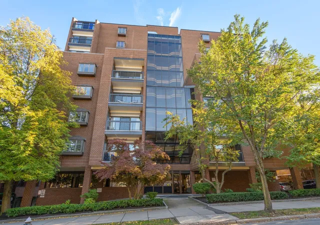 1265-beacon-st-505-brookline-ma-02446/hzid_e6aa2657