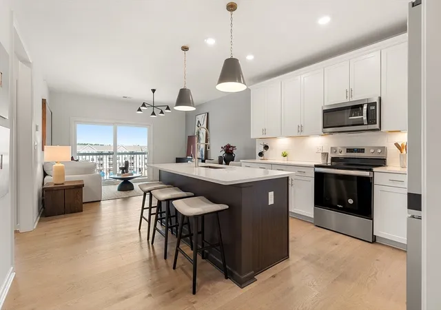 7-green-street-204-shrewsbury-ma-01545/hzid_ac2d32d5
