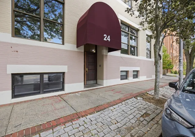 24-norman-st-1-salem-ma-01970/hzid_ce56e1a4