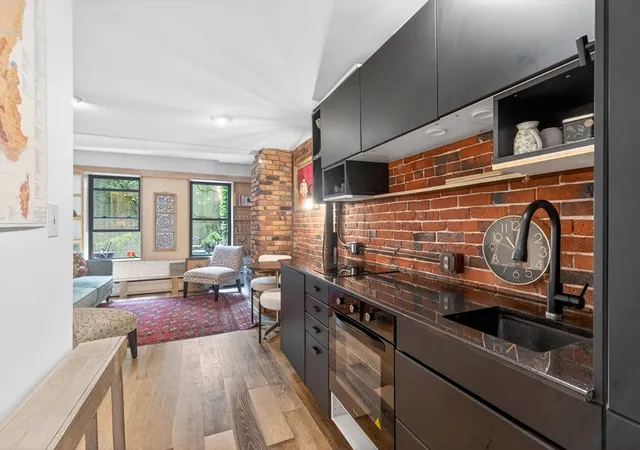 17-grove-st-1-boston-ma-02114/hzid_d8a89fea