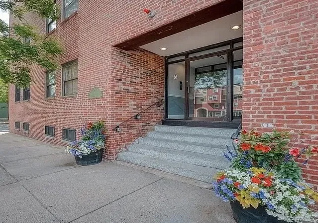 3-essex-street-10-boston-ma-02129/hzid_b8872374