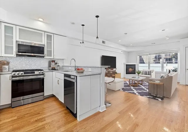 35-middle-st-4-south-boston-ma-02127/hzid_28de3c65
