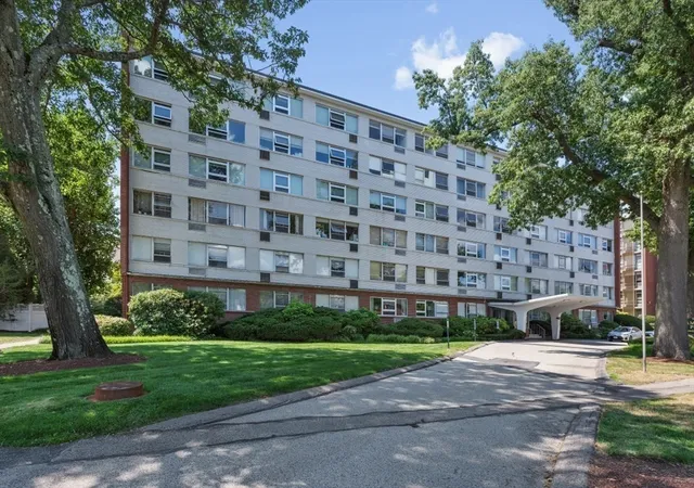 10-hammond-pond-parkway-607-newton-ma-02467/hzid_64706e97