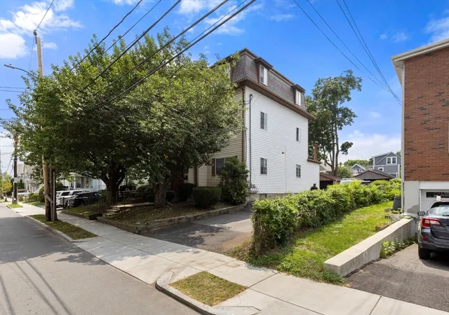 28-morse-st-watertown-ma-02472/hzid_d33e3203