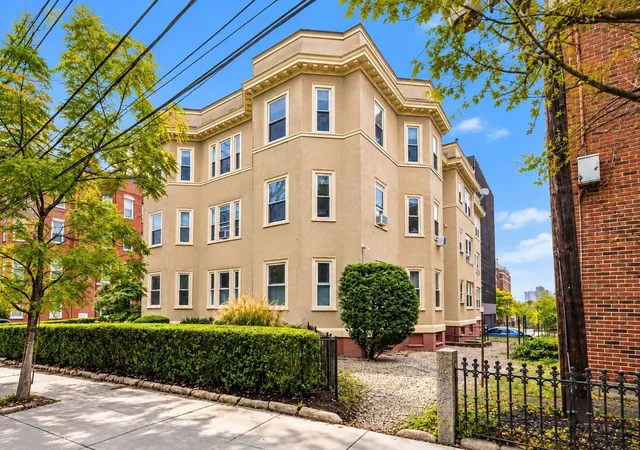22-centre-st-3-cambridge-ma-02139/hzid_c323a6c9