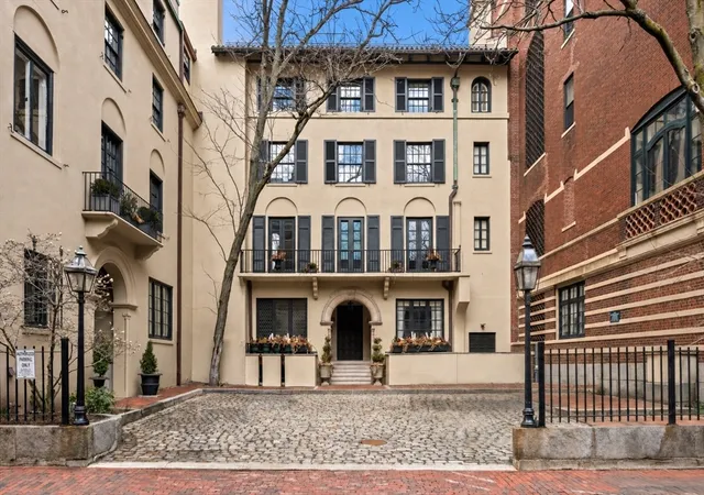 107-109-chestnut-street-ph-boston-ma-02108/hzid_5b4b106c