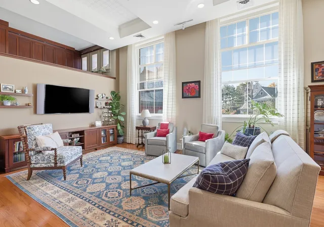 33-forest-st-206-lexington-ma-02421/hzid_8598650f