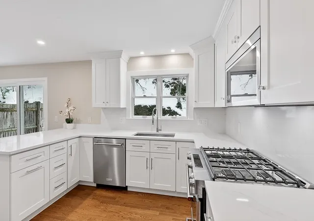 34-pleasant-st-5-wellesley-ma-02482/hzid_1ef97f6d