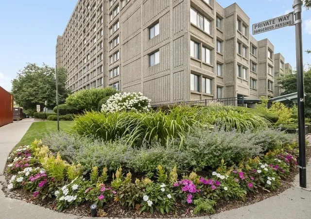 1731-beacon-202-brookline-ma-02445/hzid_9147e960