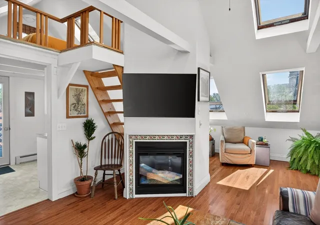 127-bradford-st-4-provincetown-ma-02657/hzid_e240fd93