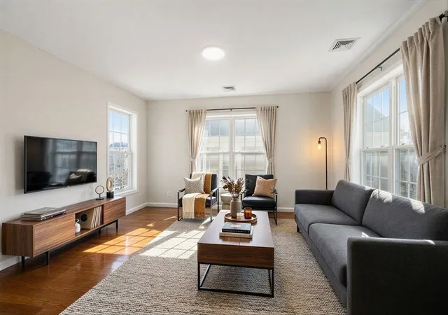 52-wheatland-ave-2-boston-ma-02124/hzid_1ea185eb
