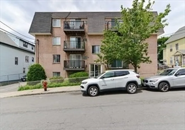 22-irving-st-14-everett-ma-02149/hzid_0e06efa9