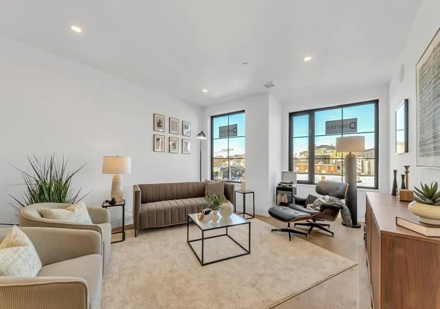 34-oak-street-103-boston-ma-02136/hzid_2c1dc056