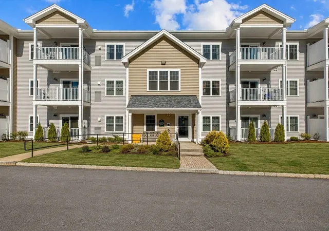 3211-briarwood-village-3211-clinton-ma-01510/hzid_22366214