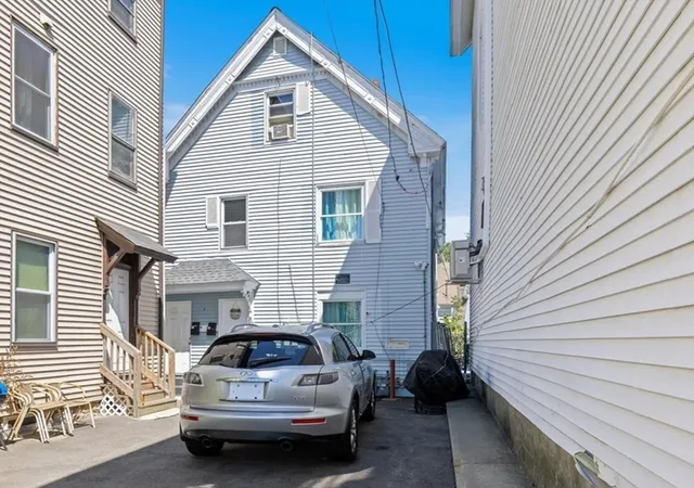 11-13-center-st-methuen-ma-01844/hzid_bb19f055