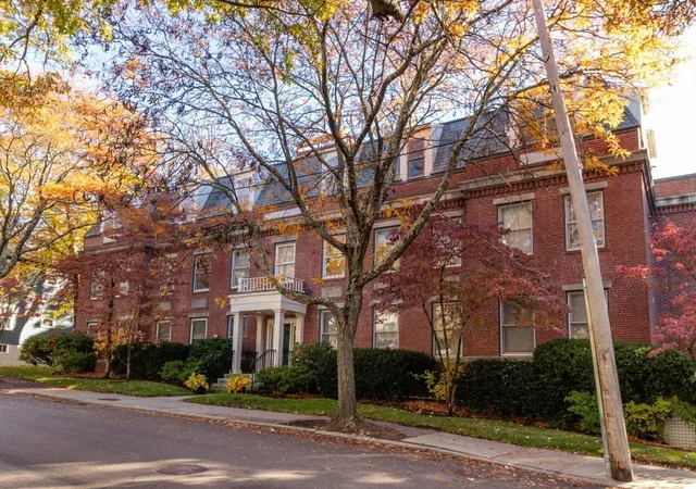 216-summit-ave-b-102-brookline-ma-02446/hzid_1a982286