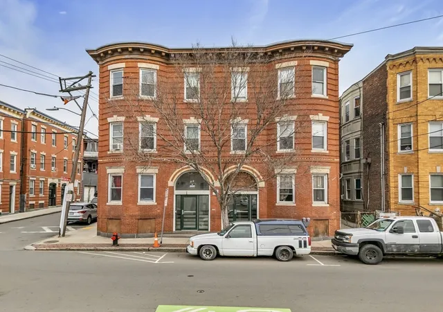 141-hawthorne-st-chelsea-ma-02150/hzid_24e66d61