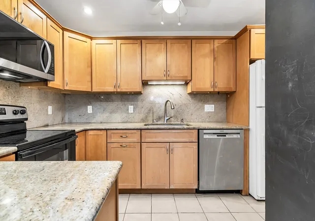 21-margin-street-33-lynn-ma-01905/hzid_53d36dbe