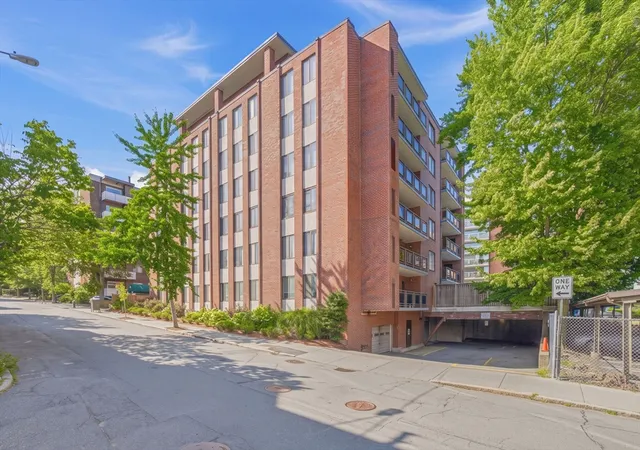 30-stearns-road-505-brookline-ma-02446/hzid_2499b146