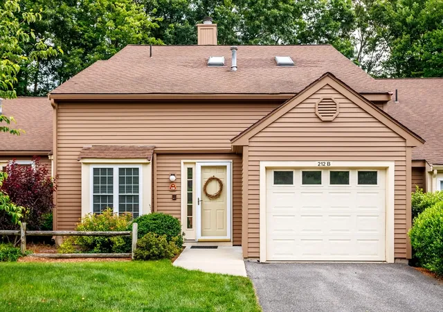 212-ridgefield-cir-212b-clinton-ma-01510/hzid_95a3f737