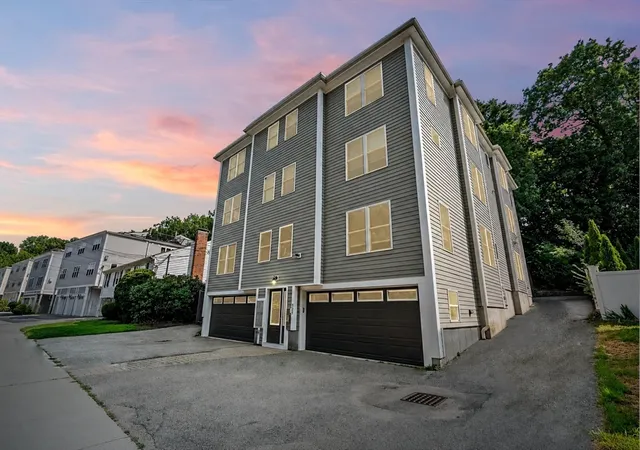 829-lagrange-st-4-boston-ma-02132/hzid_bc87e758